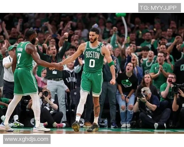 明天NBA新春贺岁赛开打，绿军高居东部难敌缺将雄鹿，快船勇士西部季后赛争夺战一触即发